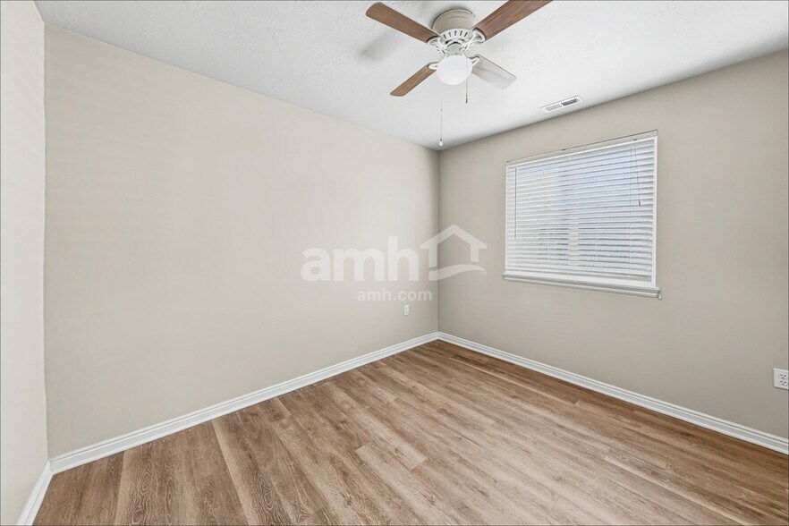 Building Photo - 829 E 725 N