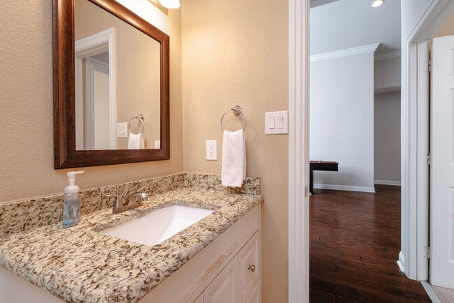 Building Photo - 3014 Falls Dr