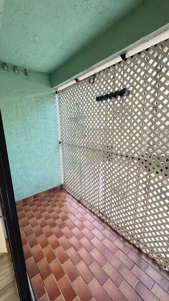 Building Photo - 2319 W 60th St