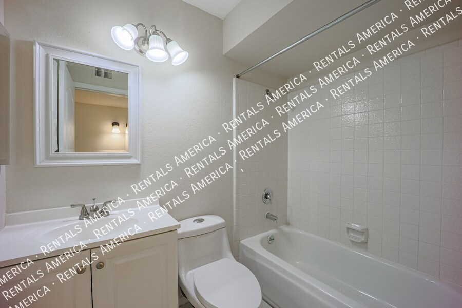 Building Photo - 4006 S McKemy St
