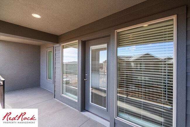 Building Photo - Stunning Spacious 3 Bedroom Unit