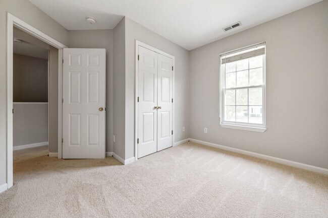 Building Photo - Available Early June! Renovated 3 bedroom 2.5 bath End Unit in NE Raleigh