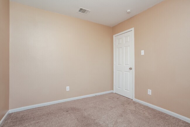 Building Photo - 6823 Dawn Bloom Ln