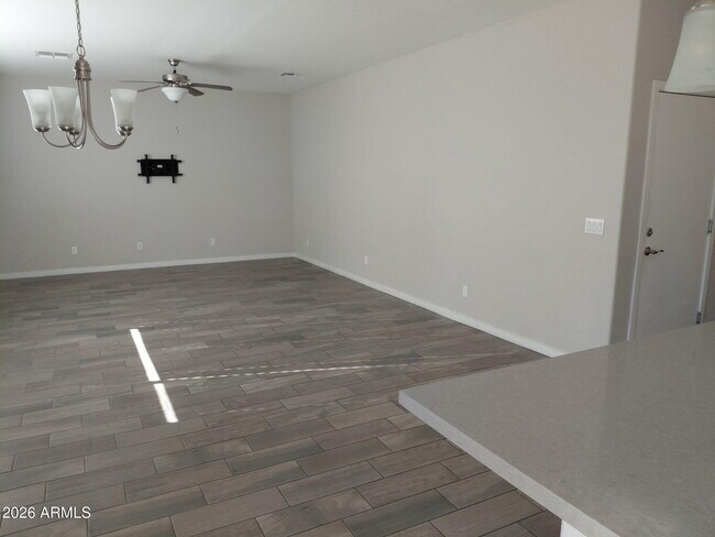 Building Photo - 715 N Sparrow Dr