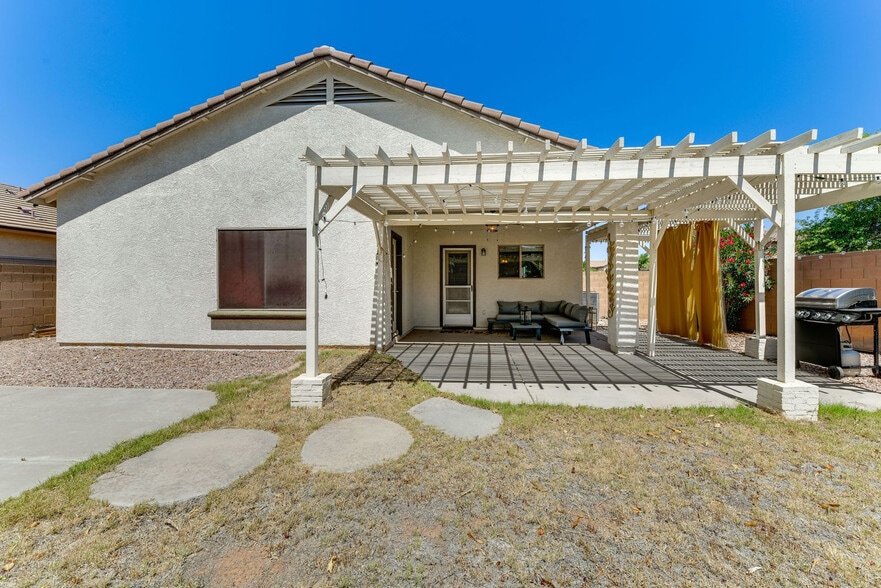 Building Photo - 2313 N Presidential Dr