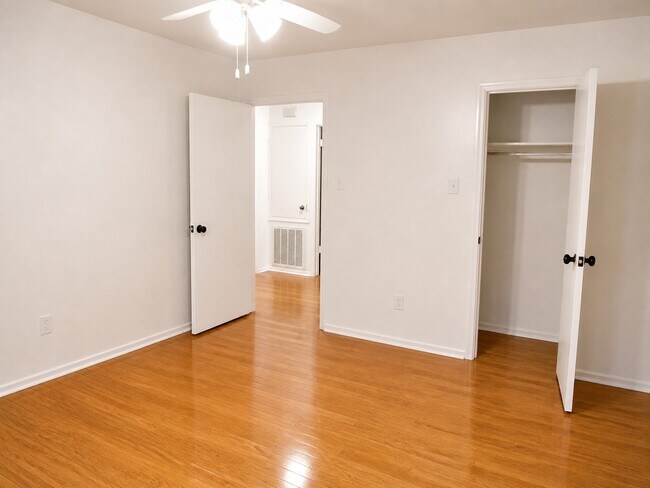 Building Photo - 12913 Trail Hollow Dr