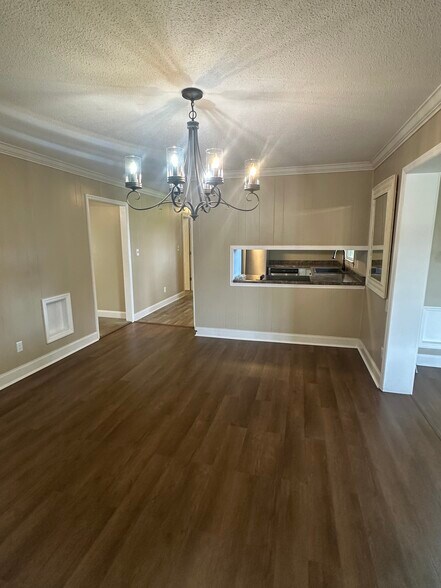 Building Photo - 18516 Elles Dr