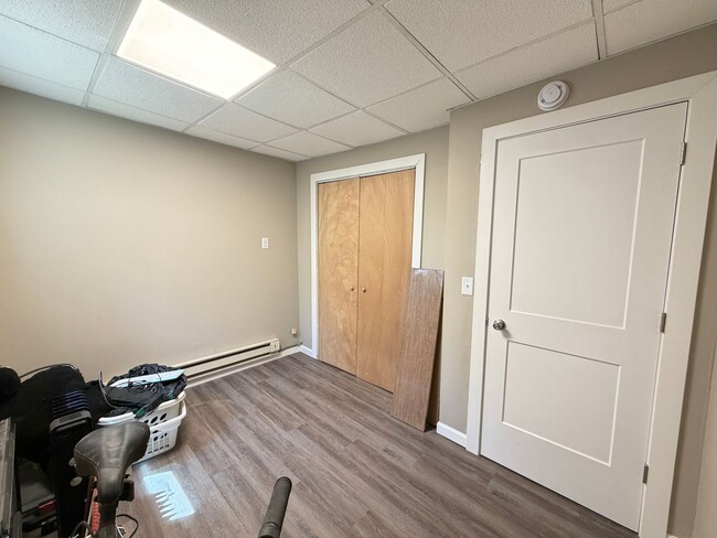 Building Photo - 2 Bedroom Home - Open August 1st!