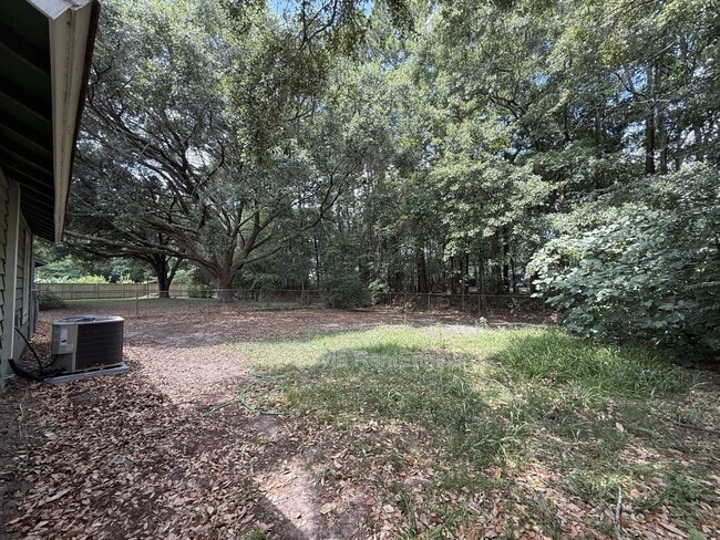Building Photo - 1047 Oakcrest Dr