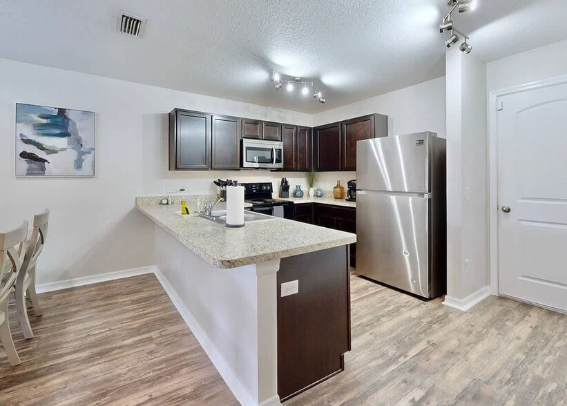 Building Photo - 6367 Enterprise Dr