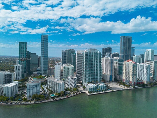 Building Photo - 1300 Brickell Bay Dr