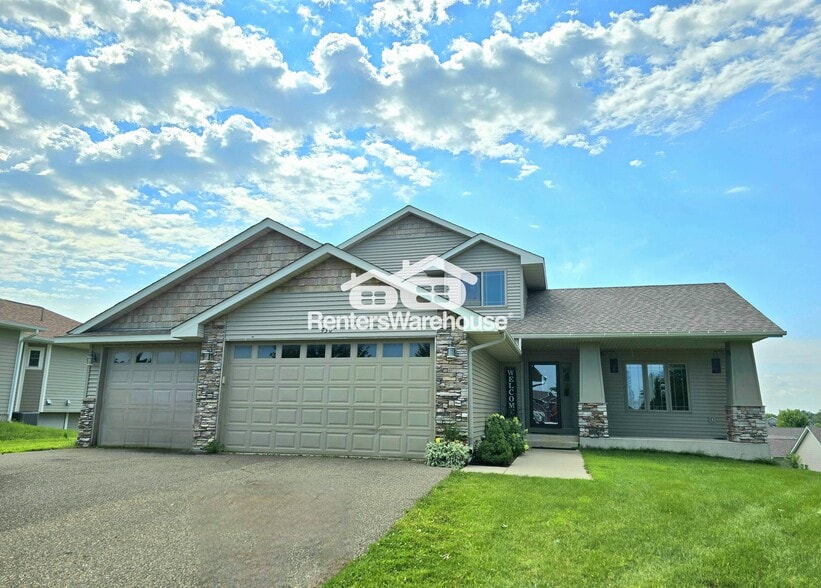 Primary Photo - 930 Aspen Cir