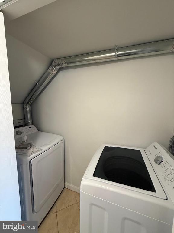 Building Photo - 1714 E St NE