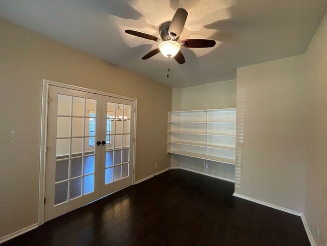 Building Photo - Beautiful single-story home in desirable Vista Oaks Subdivision