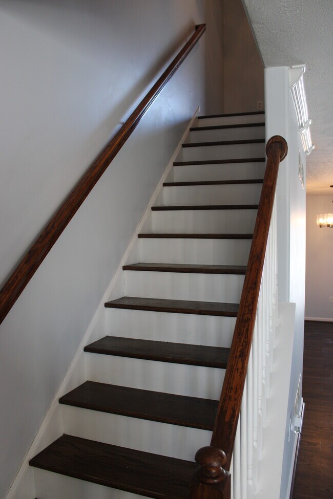 Building Photo - 280 Mike Dr