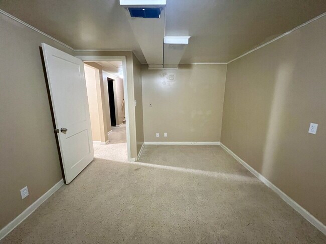 Building Photo - Great Home Close to CFD!