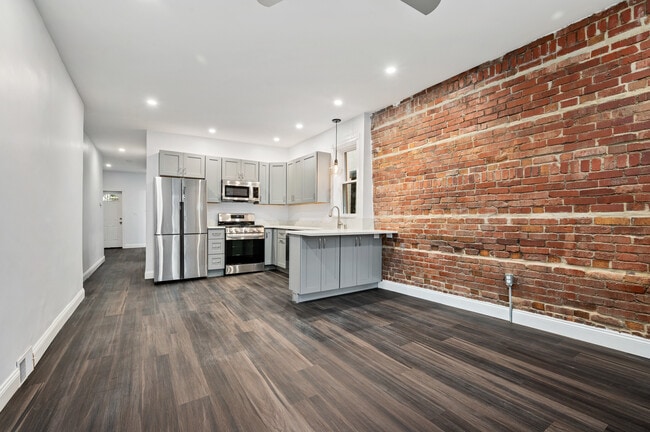 Building Photo - 318 Laurel St