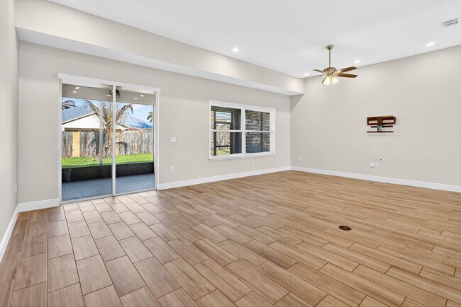 Building Photo - Modern 4-Bedroom Rental with Screened Patio & 2-Car Garage