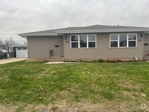 Building Photo - Cute side by side duplex