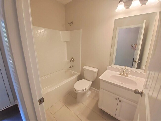 Building Photo - 881 Sunset Park Dr