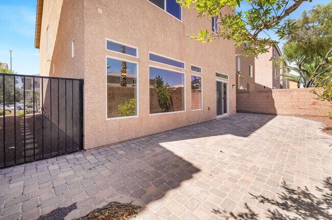 Building Photo - Upgraded Tri-Level Home on a Cul-de-Sac Lot in Southwest