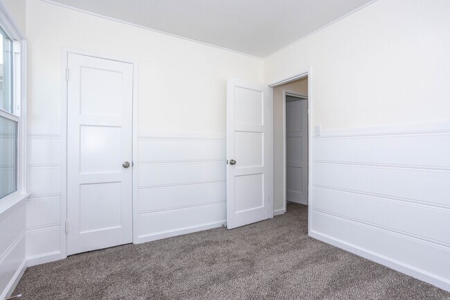 Building Photo - 312 S Myrtle St