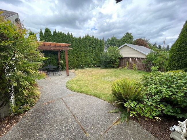 Building Photo - Beautiful 2 Bedroom Home on Spacious Corner Lot