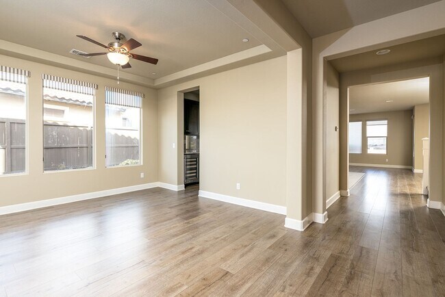 Building Photo - 5bd/3ba, 3969 sq ft Home in Gated Community in Vista!