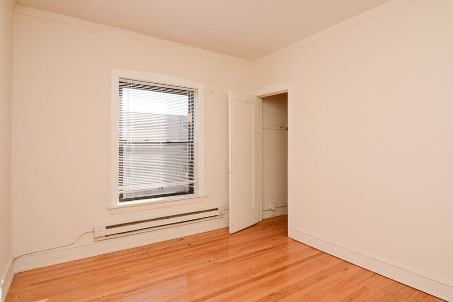 Building Photo - 1025 Dempster St