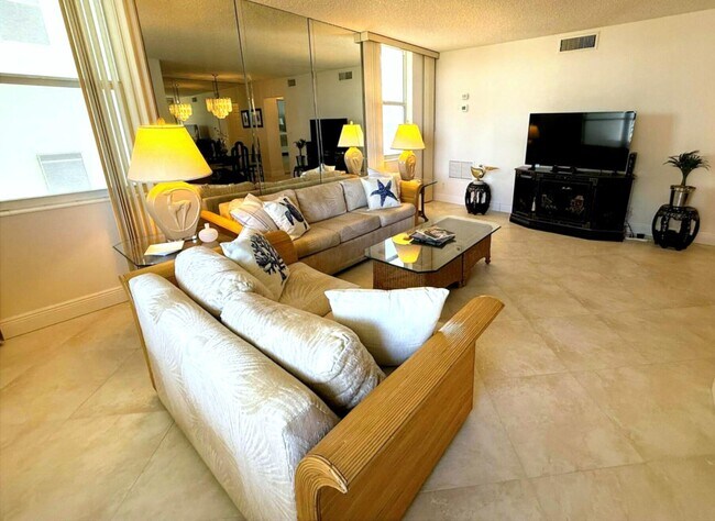 Building Photo - 3640 N Ocean Dr