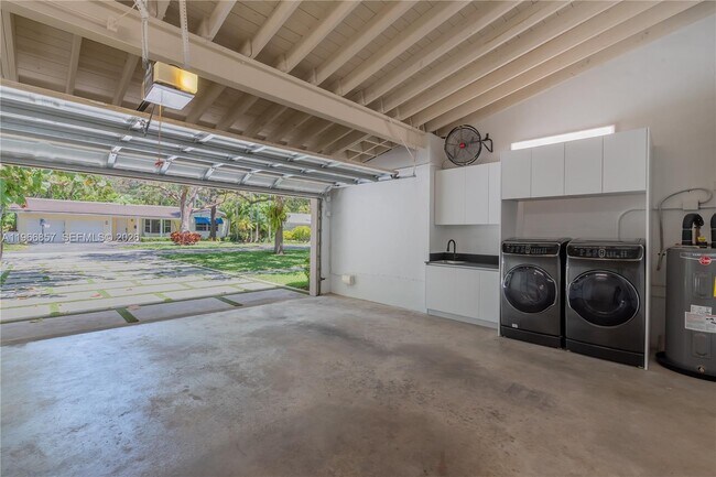 Building Photo - 920 Alava Ave