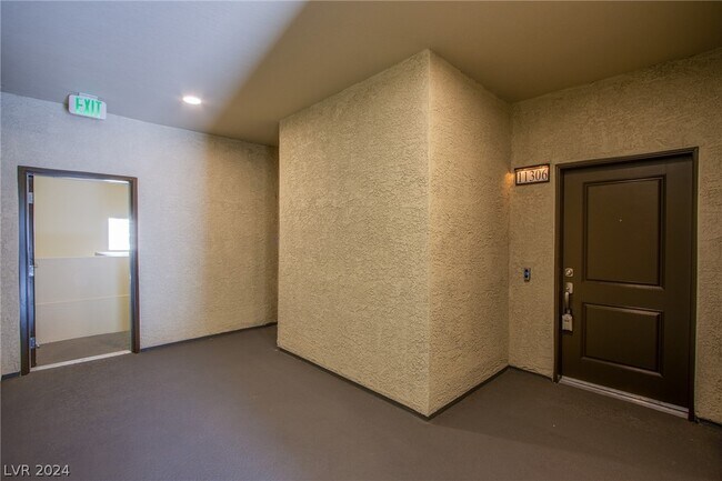 Building Photo - 2555 Hampton Rd