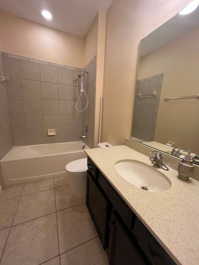 Building Photo - Beautiful 3-Bedroom + Flex Room Home for Rent in Sawgrass Plantation