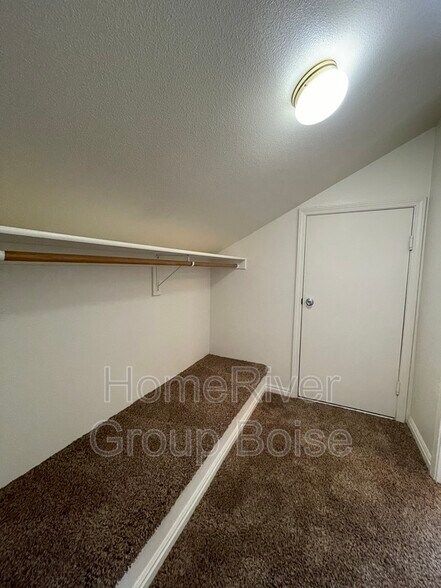Building Photo - 1299 N Stephanie Ln