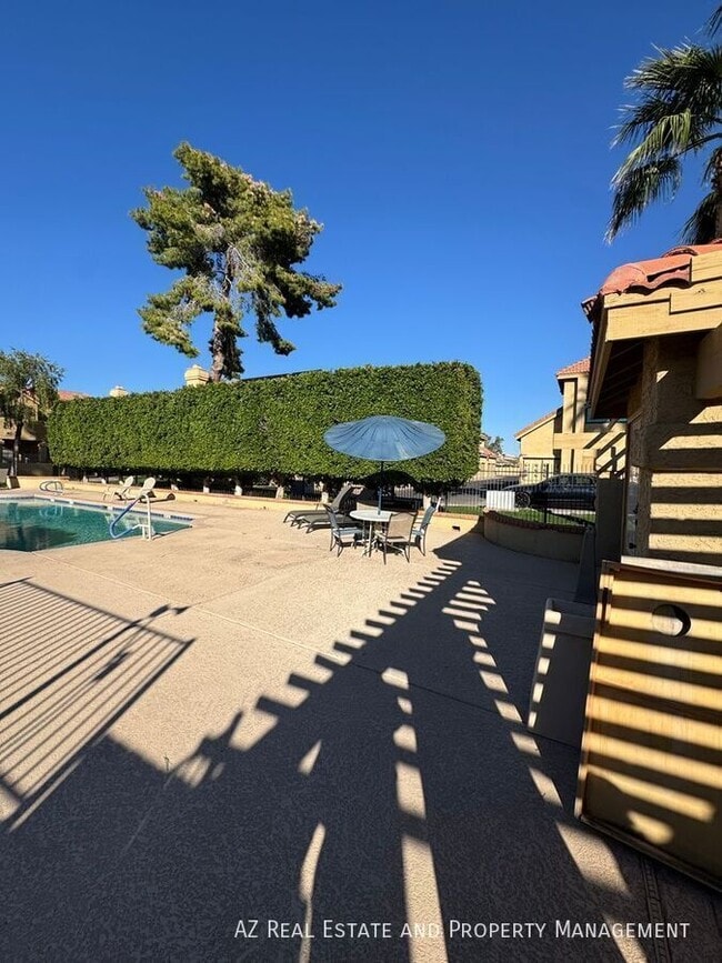 Building Photo - 1126 W Elliot Rd