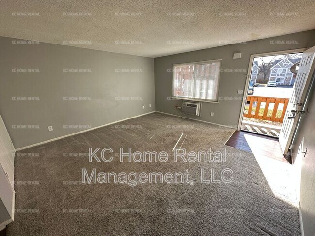 Building Photo - 561 N Somerset Terrace