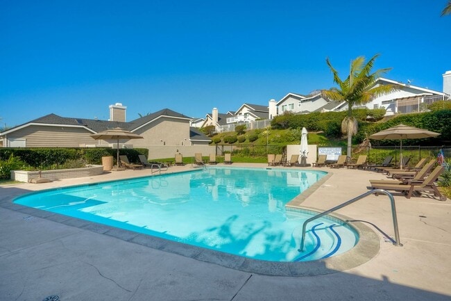 Building Photo - Furnished 2 bedroom in Carlsbad-Close to Beach