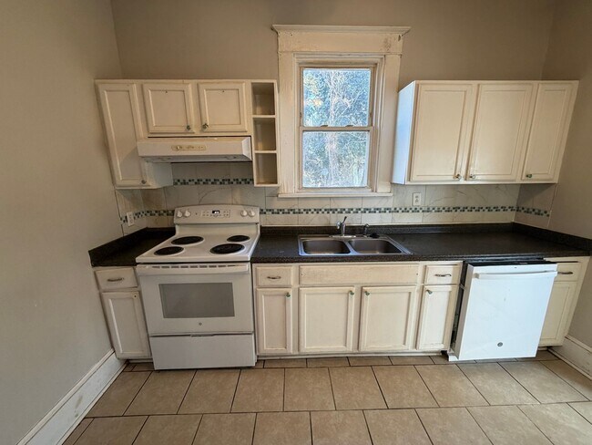 Building Photo - Charming 4bdrm/1.5bth Home Located in Richmond's North Highland Park w/Balcony!!