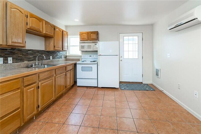 Building Photo - 427 Front St