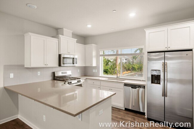 Building Photo - Lovely 3 BR | 2.5 BA Townhome | Hillsboro | Minutes from Orenco Station | Excellent Location!