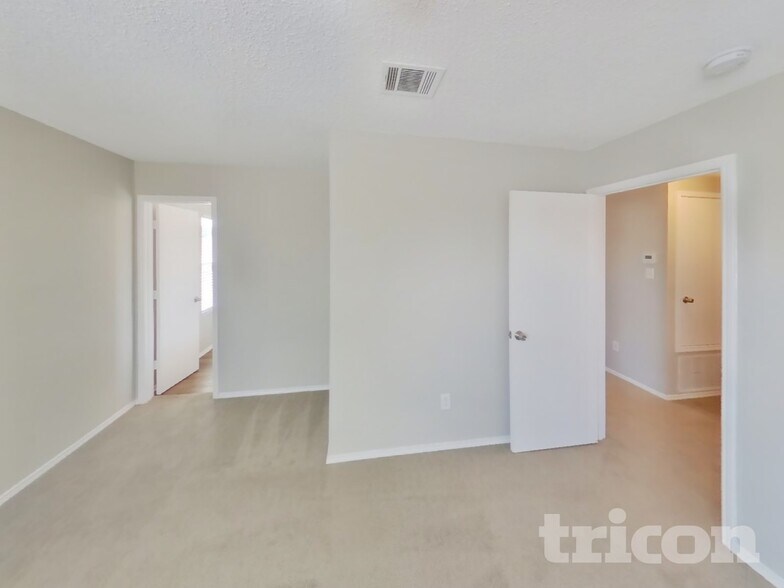 Building Photo - 1708 Vineridge Ln