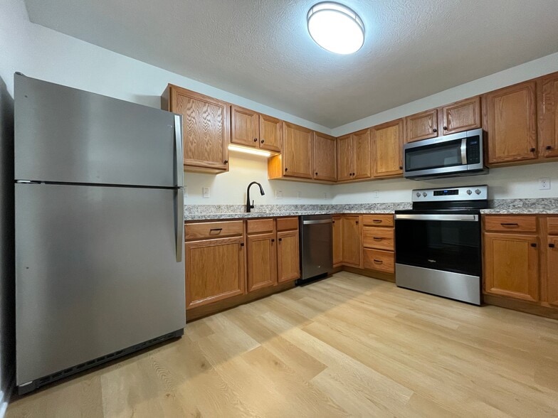 Kitchen - 5680 Keystone Close