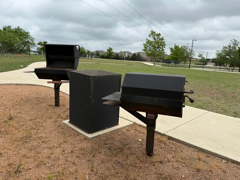 Building Photo - 480 Tailwind Dr