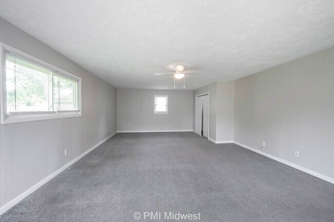 Building Photo - "Charming 4-Bedroom Retreat with Spacious Living in Indianapolis!"