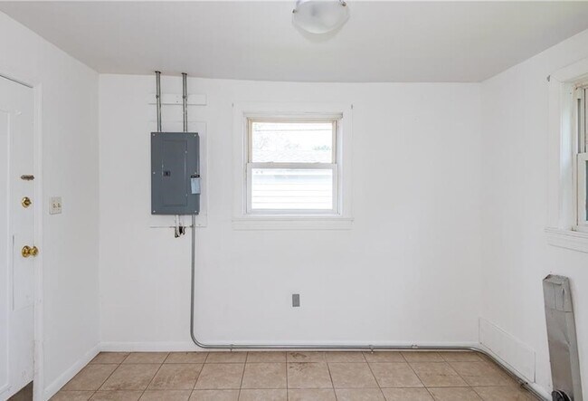 Building Photo - 57 Walbrook Ave