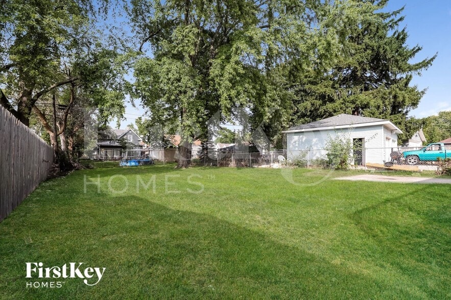 Building Photo - 754 North Ave