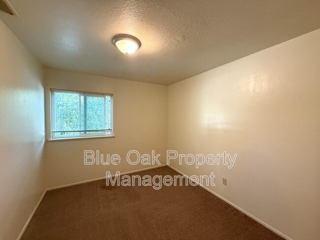 Building Photo - 390 Ash St