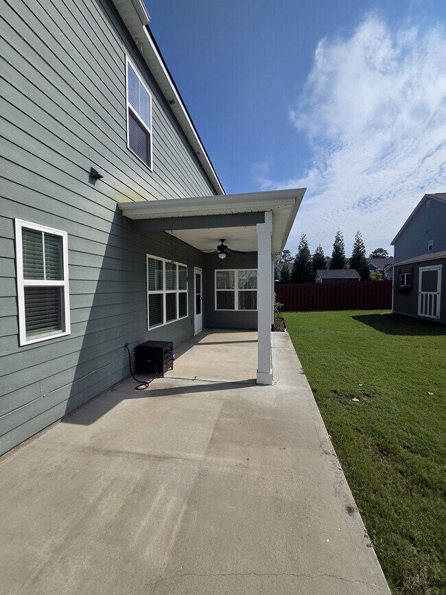 Building Photo - 2105 Thornbury Cove