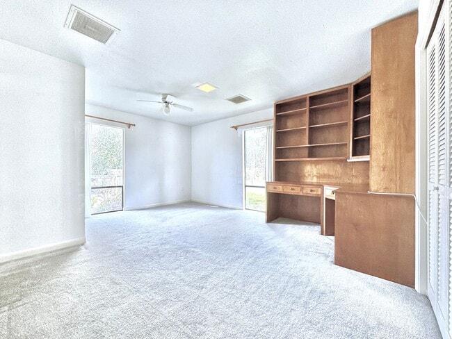 Building Photo - Spacious Baton Rouge Beauty on a Tree-Shad...