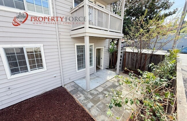 Building Photo - Updated 1,510 Sq Ft Belmont Condo Near Cal...